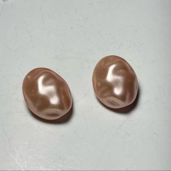 š„3 for $25š„ Vintage Dimpled Faux Pearl Clip On Earrings